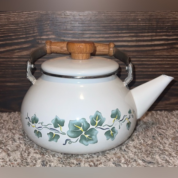 lincoware Other - Lincoware White Tea Kettle Teapot Decor Cottagecore/Grannycore Green Ivy Leaves